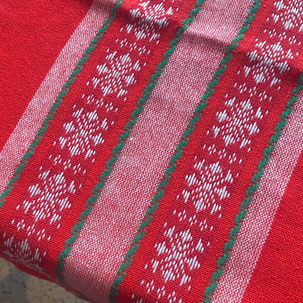 Red/Green Striped Tablecloth - Picture 2 of 4